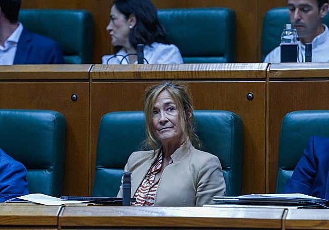 Maria Eugenia Aguirrezabalaga en el pleno ordinario del Parlamento vasco.