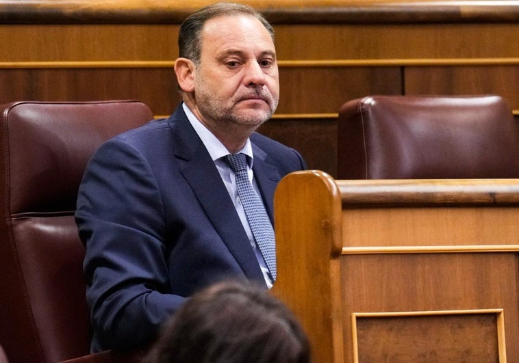 Sánchez contiene la respiración. Como Ábalos hable...