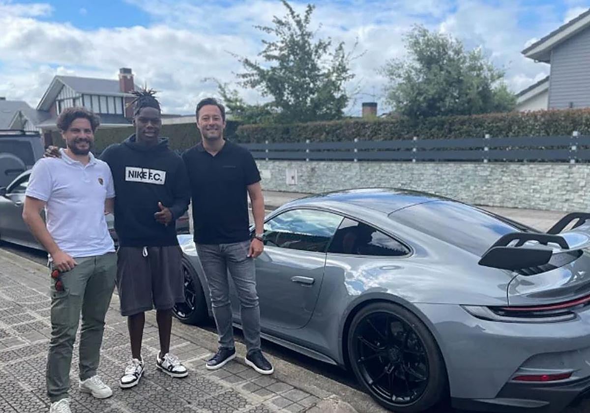 La condición que la familia impuso a Nico Williams para comprar el Porsche de 220.000 euros