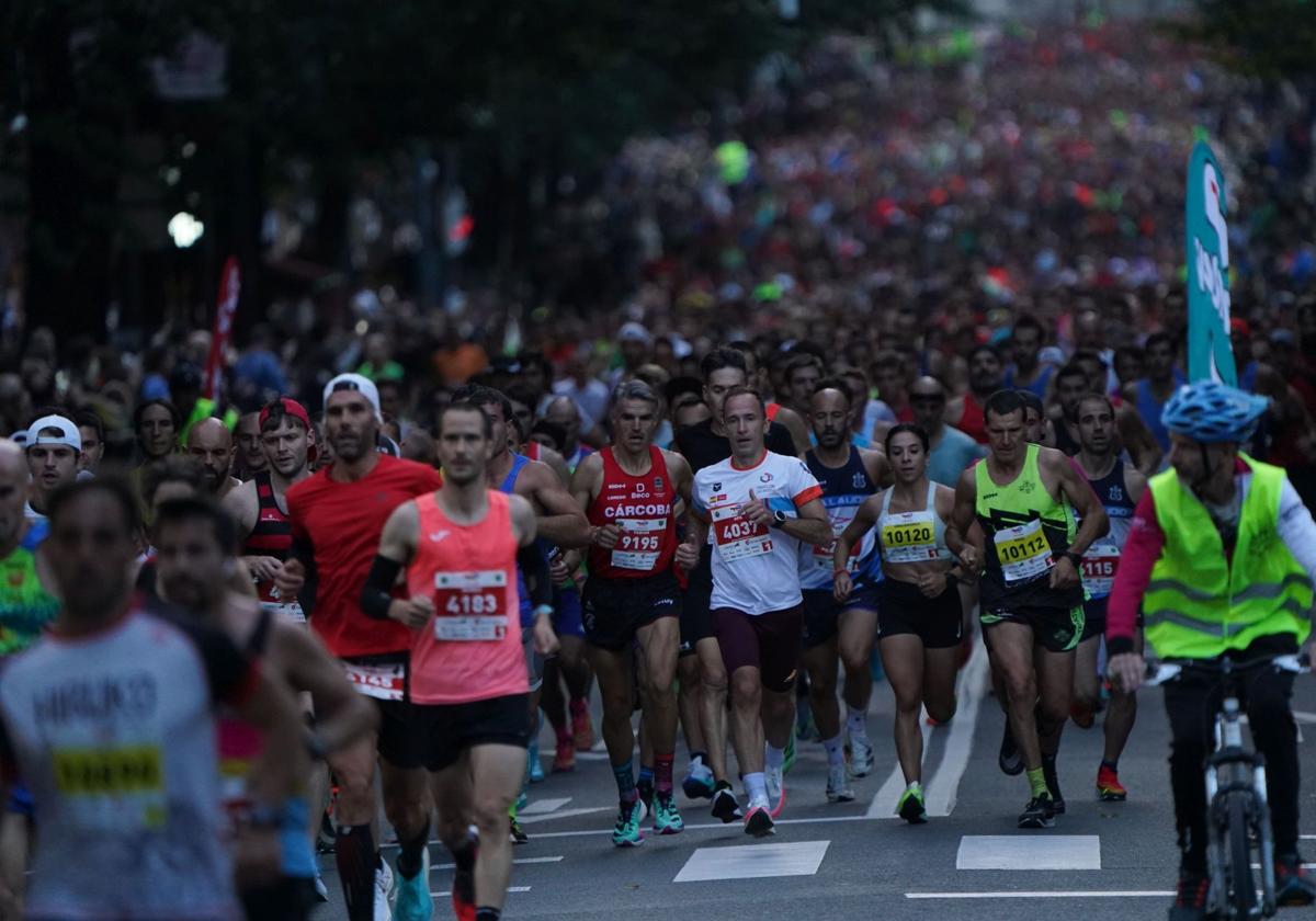 El Night Marathon volverá a llenar las calles de Bilbao de atletas.