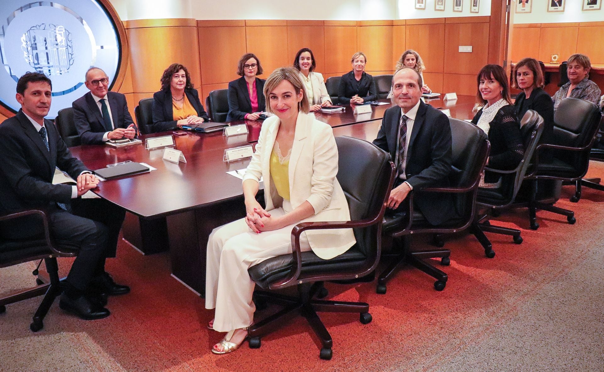 Imagen de la reunión del Consejo Vasco de Finanzas bajo la presidencia del consejero de Hacienda, Noël d'Anjou.