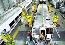 Empleados de la factoría de Talgo en la localidad alavesa de Rivabellosa.