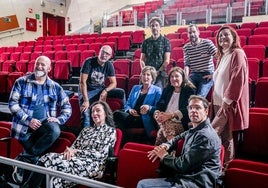 Las compañías vitorianas posan en el arranque del Festival de Jazz de Vitoria.