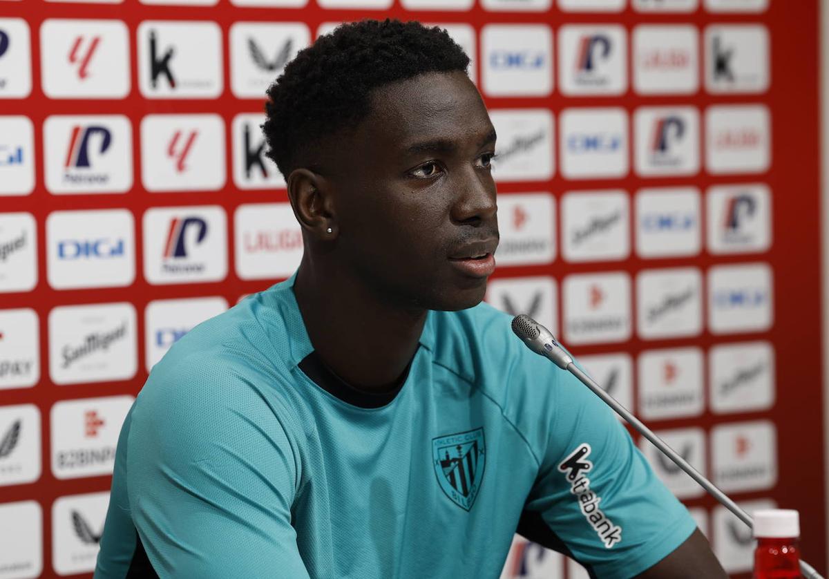 Adama Boiro, durante la rueda de prensa en Lezama.