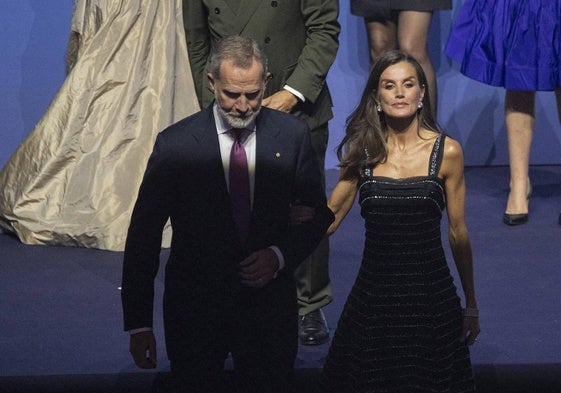 El gesto de Felipe VI con Letizia durante la cena de los Premios Planeta del que todo el mundo habla