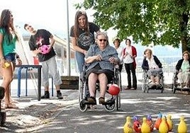 Varias personas cuidadoras de Amorebieta-Etxano compartirán sus experiencias y testimonios, ofreciendo a los asistentes una perspectiva cercana y realista de lo que implica ser cuidador.
