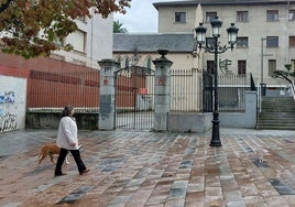 El centro, que lleva un año escolar cerrado, podrá mantener la capilla, según dictamina el decreto municipal.