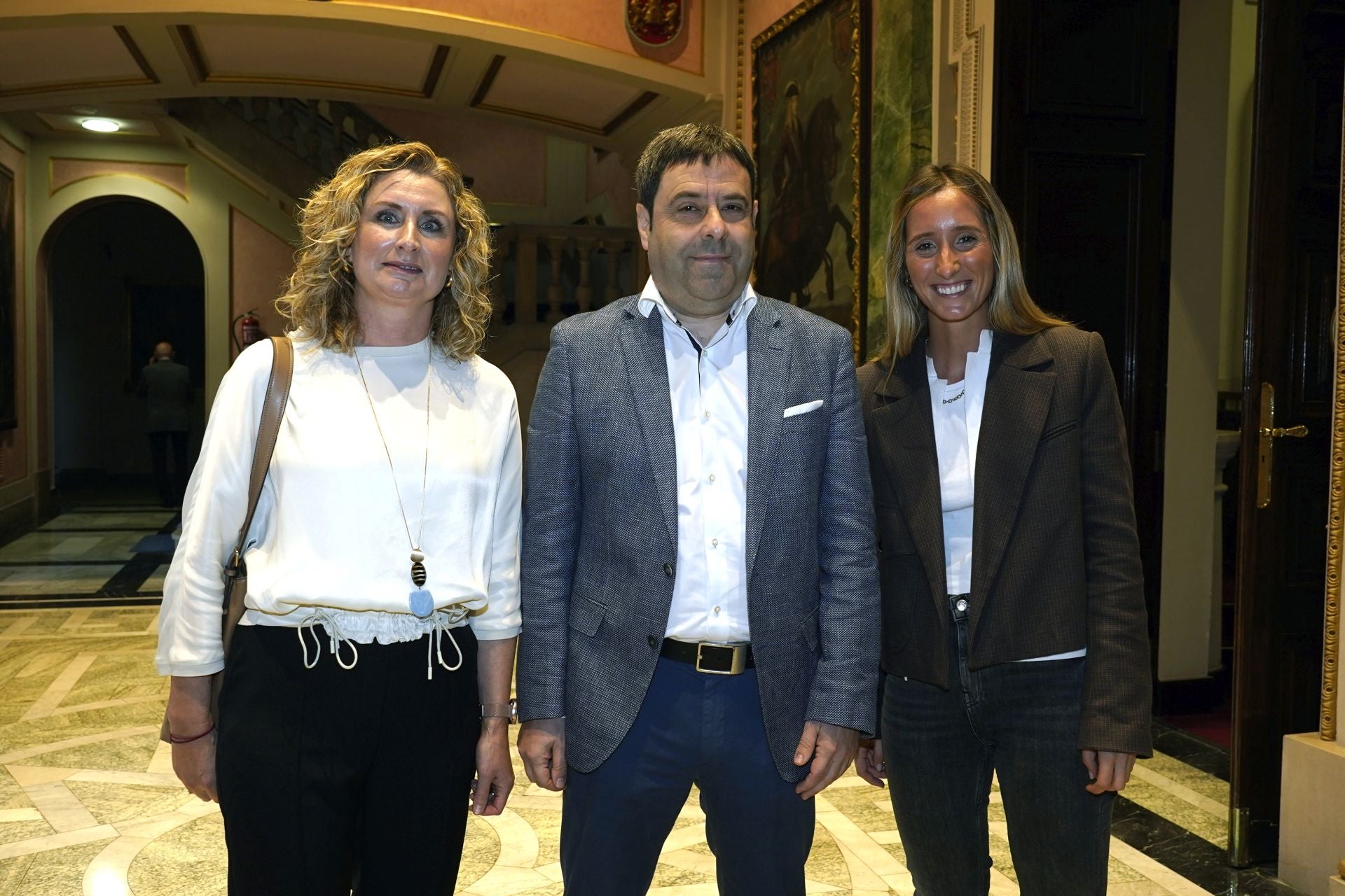 María Fernández, Luis Alzola y Jone Bengoa. 