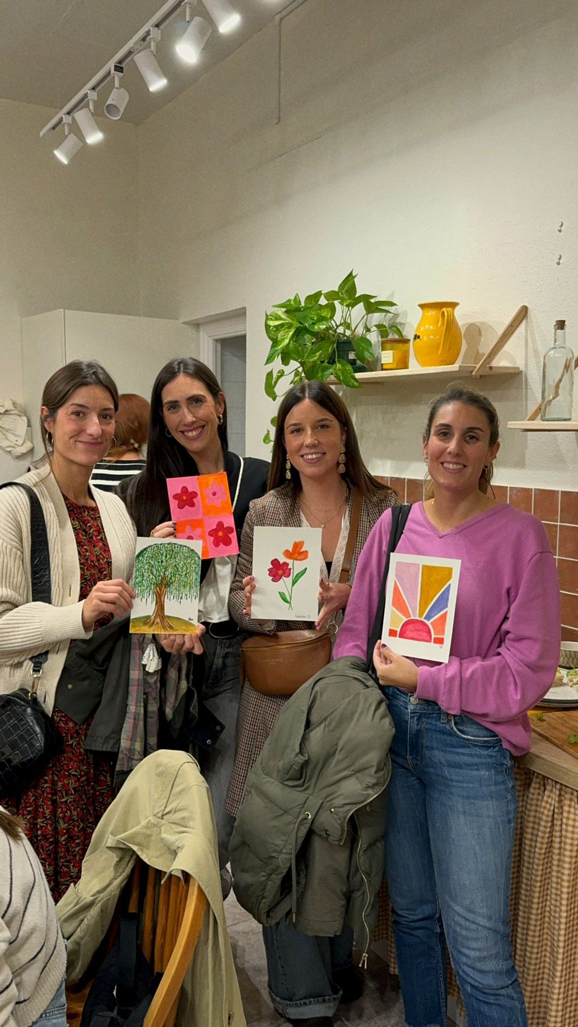 El sueño de dos amigas: un novedoso espacio en Galdakao para pintar o tejer tomando un café