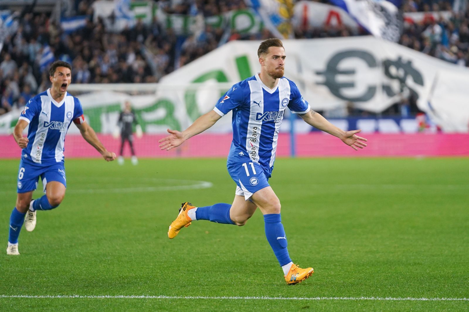 Toni Martínez celebra el primer gol del encuentro contra el Valladolid.