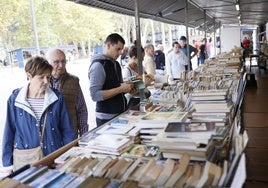 El buen tiempo ha animado a los lectores a acercarse a El Arenal.