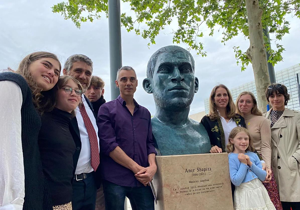 En Béziers, Francia, inauguraron un busto en su honor, que contó con la presencia de sus padres y familiares.