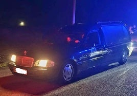 Drones, miles de asistentes, peligrosos trompos y un coche fúnebre en una carrera ilegal en Galicia