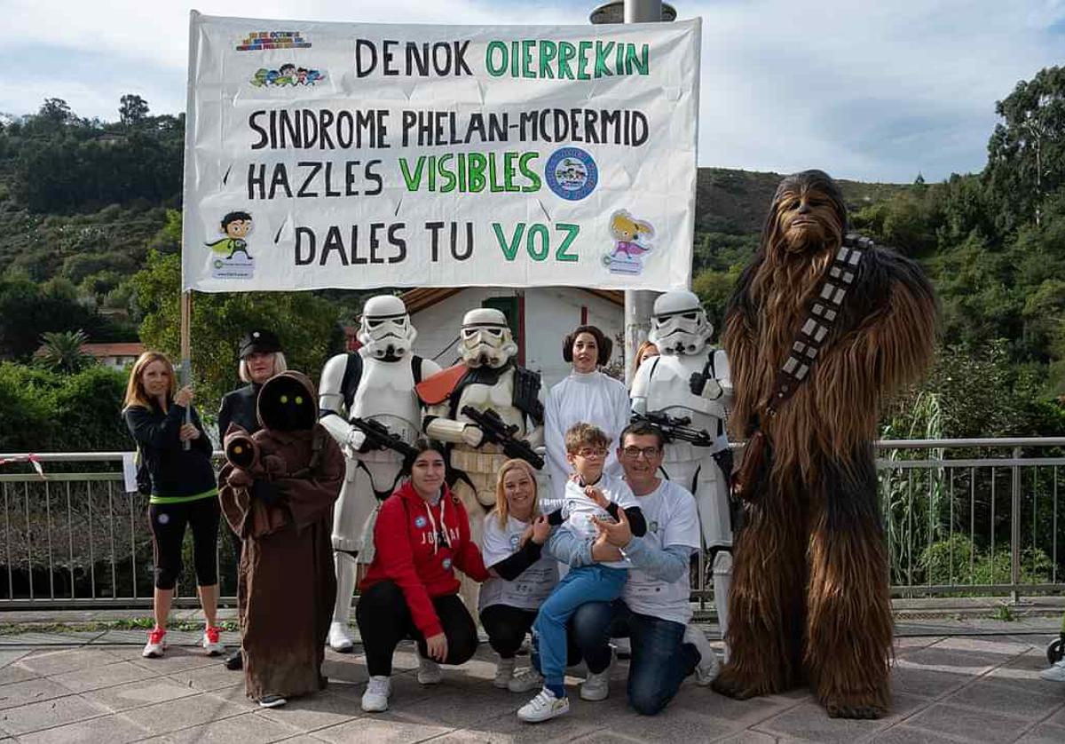 Más de 300 personas apoyaron a Oier el año pasado, en una jornada que incluyó a los personajes de Star Wars.