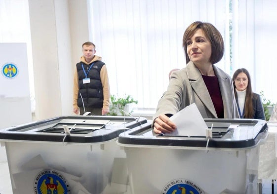 La presidenta de Moldavia, Maia Sandu, votó el domingo en Chisinau.