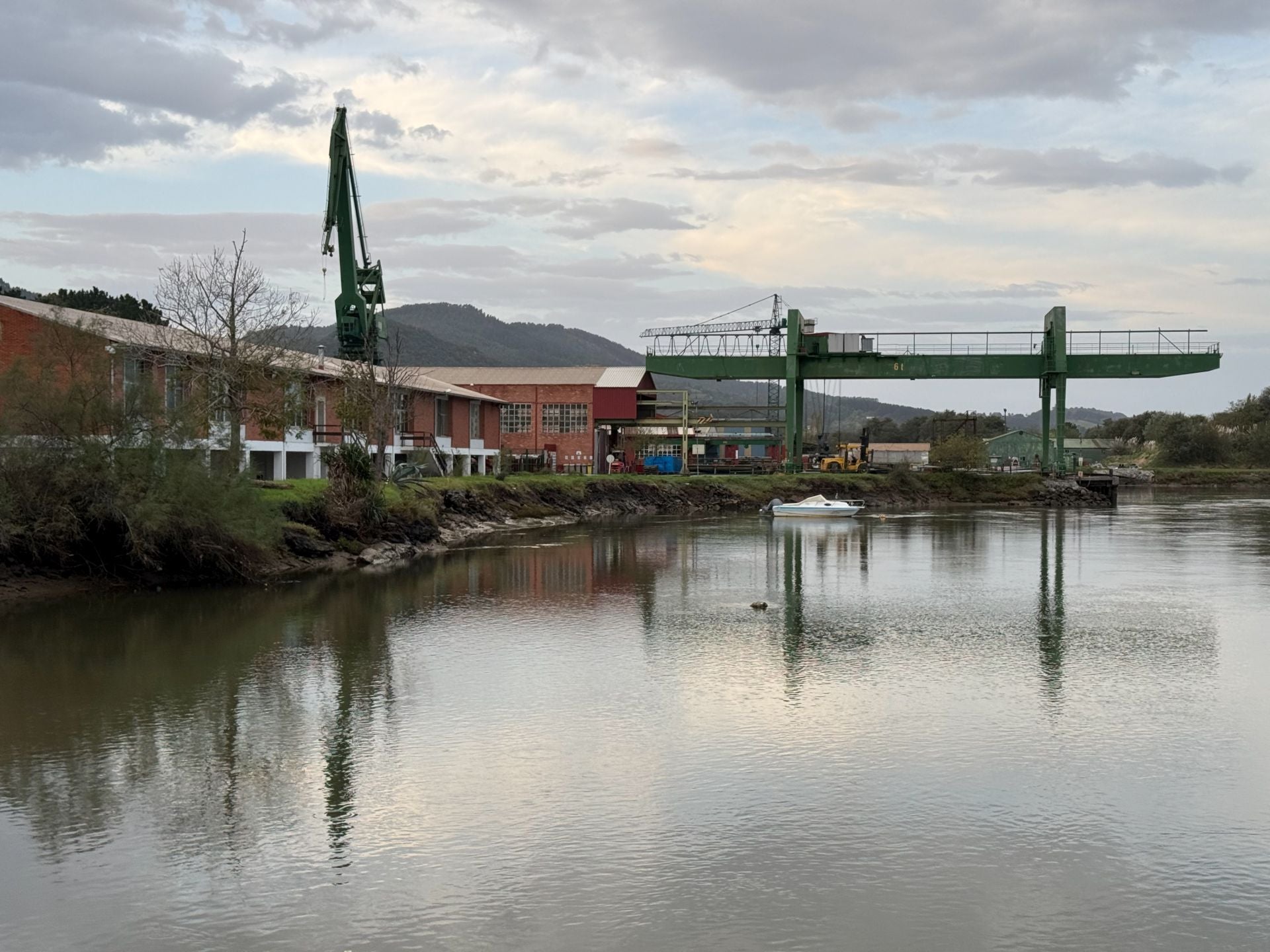 Greenpeace demanda al Gobierno central por favorecer el proyecto del Guggenheim de Urdaibai
