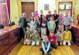 El Consejo de la Infancia y la alcaldesa compartieron mañana con el equipo motor de personas mayores.