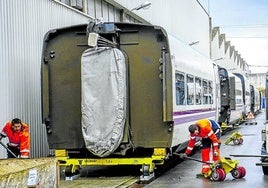 Trabajadores de Talgo de la factoría alavesa de Rivabellosa.