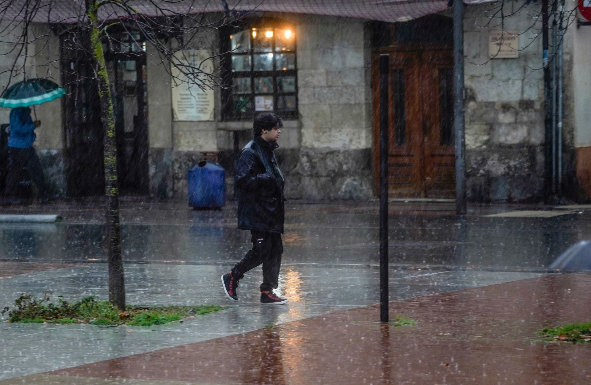 La lluvia y el frío llegan a Vitoria