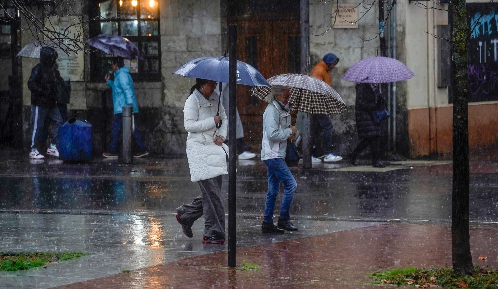 La lluvia y el frío llegan a Vitoria