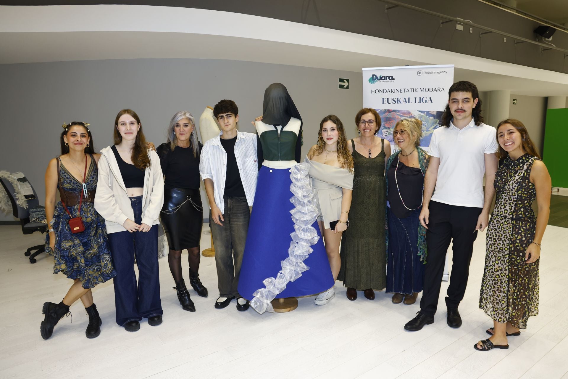 Iria Blanco, Julia Gómez, Azucena Alfonso, Urko Díaz de Lezana, Michelle Zakaj, Pilar Fernández, Eba Miren, Josu Mardaraz y Olatz Martija.