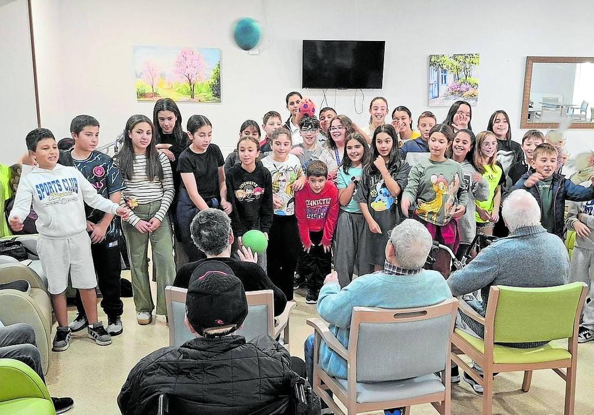 El pasado jueves tocaba jornada de presentación, aunque también se animaron a pasarse la pelota.