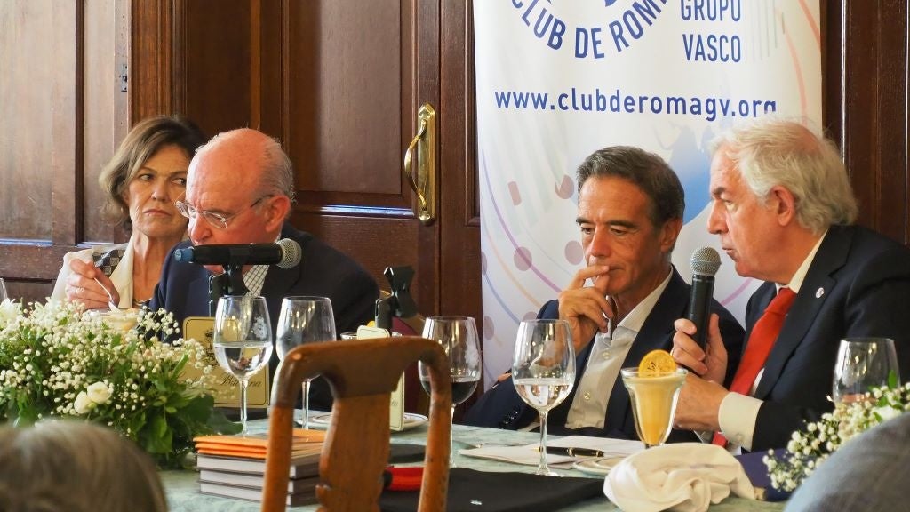 El 18 de octubre, el Grupo Vasco del Club de Roma organizó un debate con Pedro Luis Uriarte, Maite de Aranzabal y Guillermo Dorronsoro, miembros del colectivo Zedarriak.