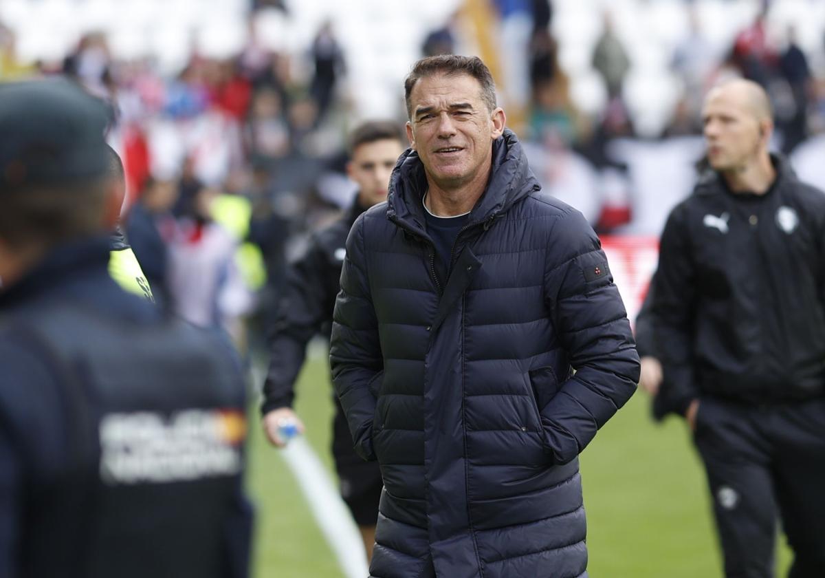 Luis García, durante el choque entre el Rayo Vallecano y el Alavés.