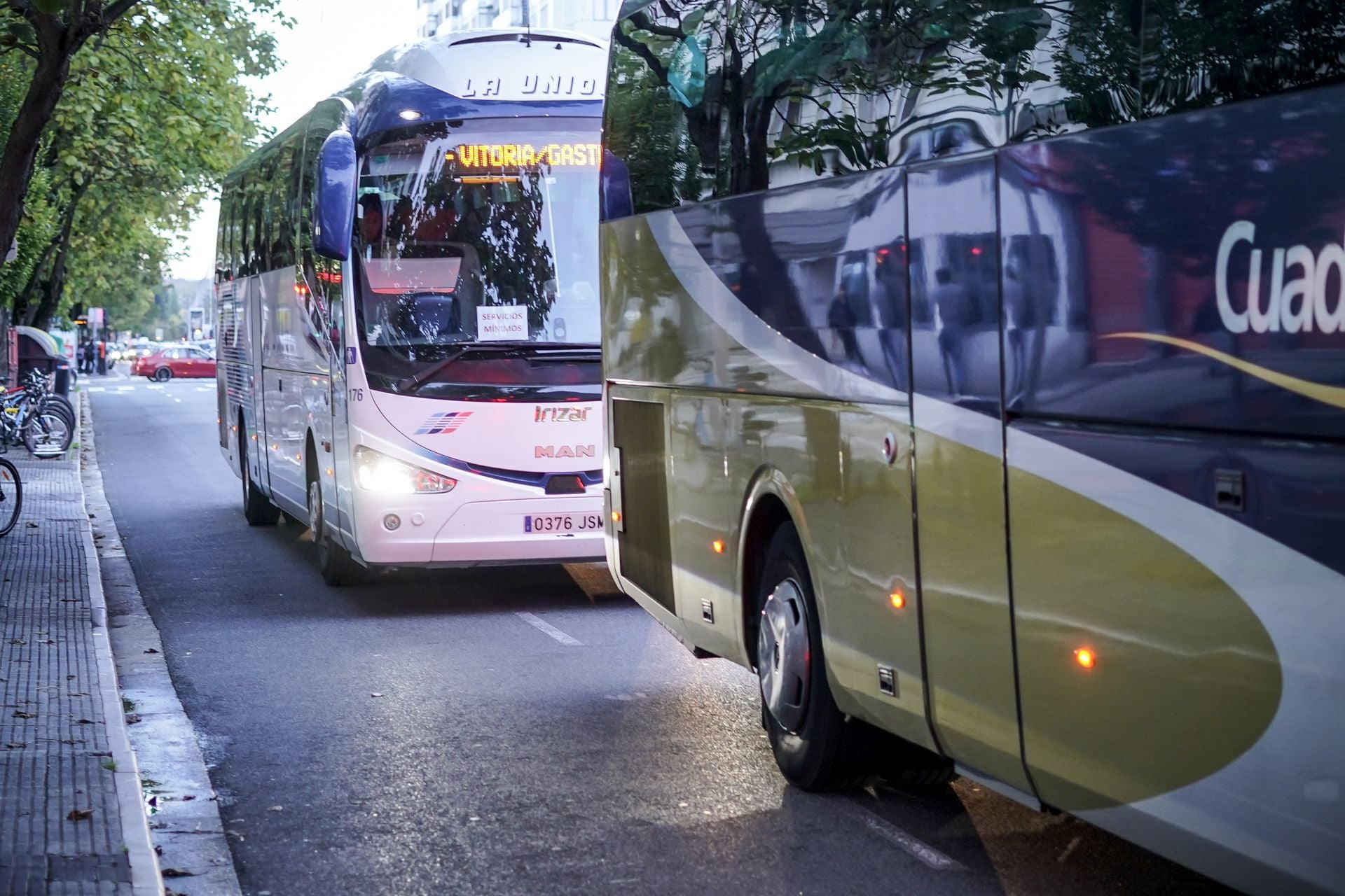 La huelga del transporte de viajeros en Álava, en imágenes