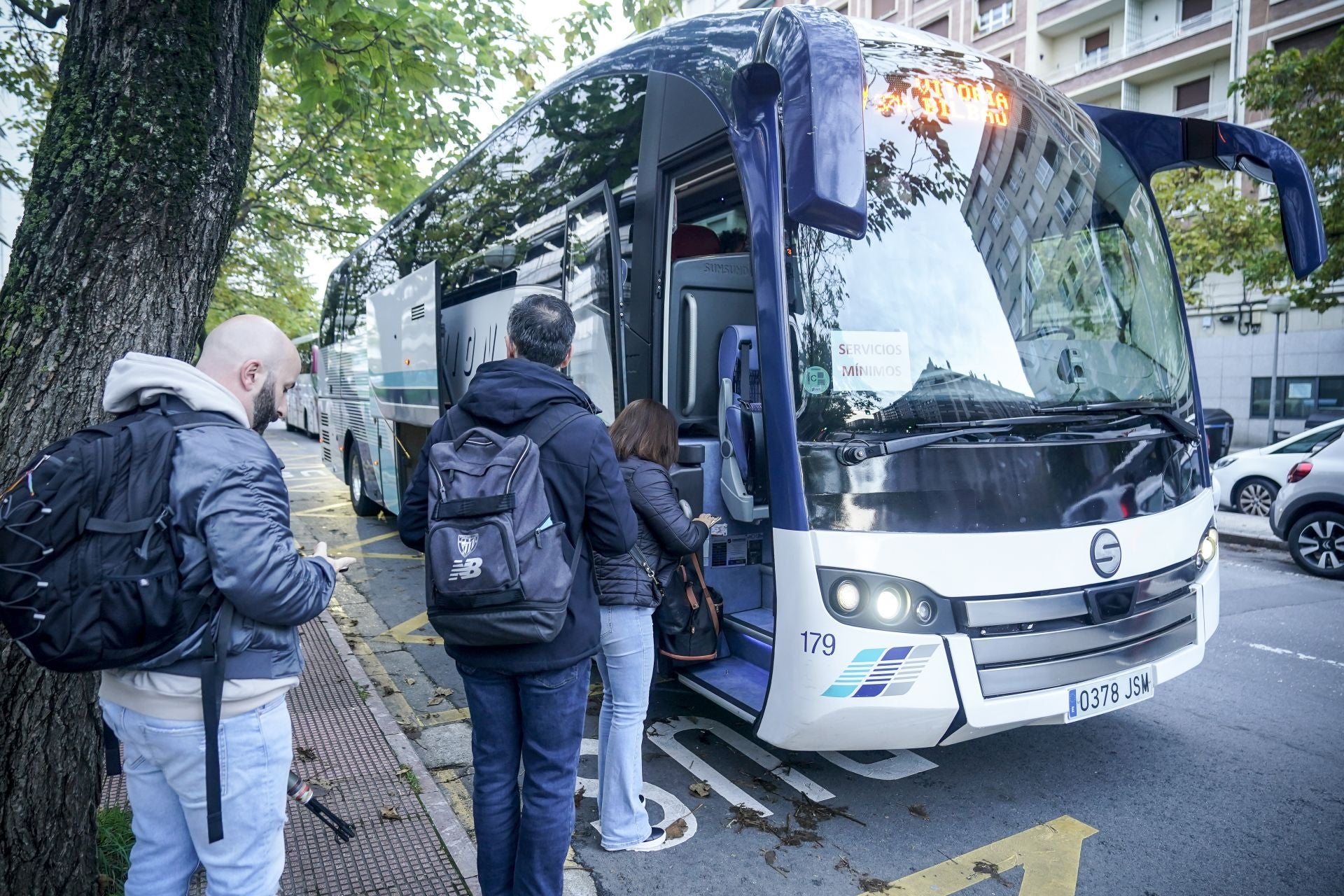 La huelga del transporte de viajeros en Álava, en imágenes