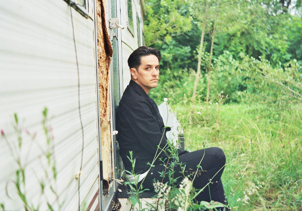 Jon Basaguren, cantante del grupo vitoriano Izaki Gardenak en una fotografía promocional.