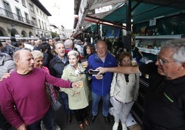 La feria es punto de encuentro para las cuadrillas de Gernika y de la zona.