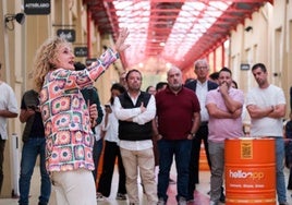 Cristina González muestras las posibilidades turísticas de Ayala en Oporto.