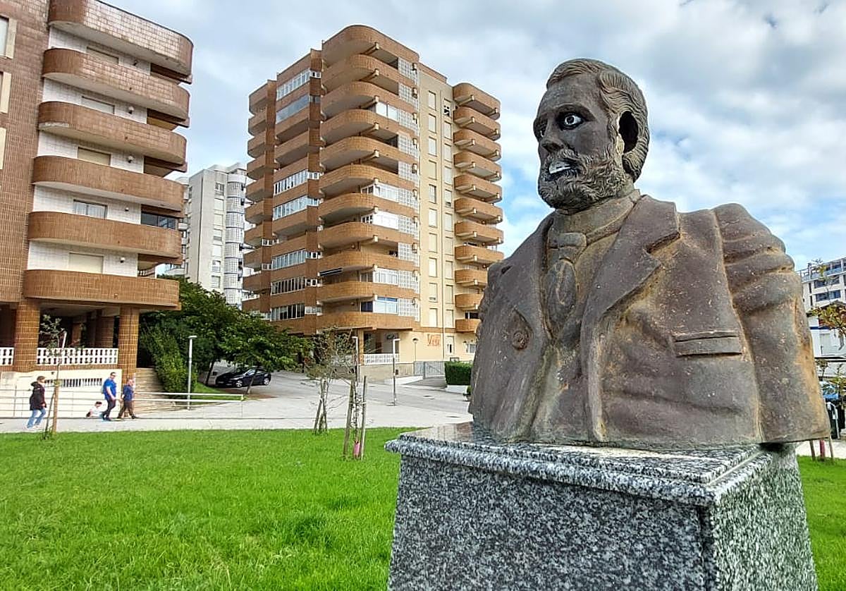 Estado que presenta el busto de Sabino Arana en la avenida de Bakio que lleva su nombre.