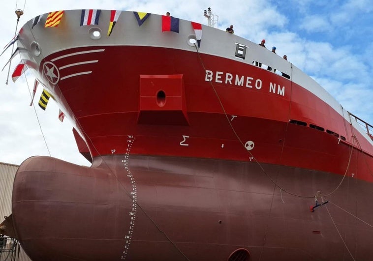 El nuevo carguero que Astilleros de Murueta bota en Erandio.