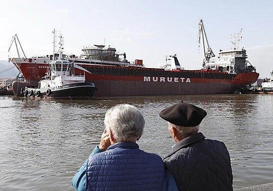 El nuevo carguero que Astilleros de Murueta bota en Erandio.