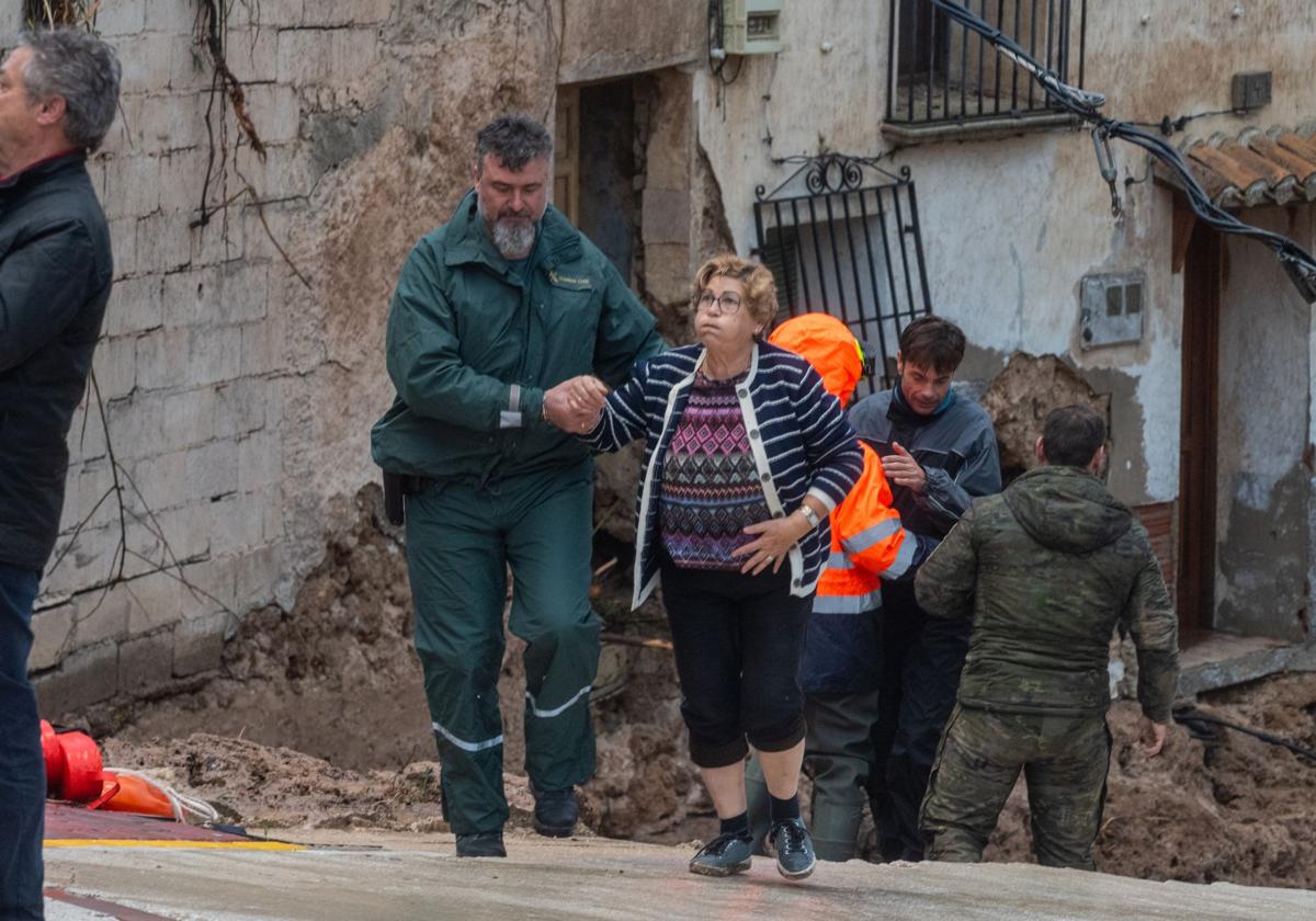 Euskadi enviará dos helicópteros a Valencia para ayudar en las labores de rescate