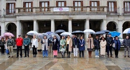 Minuto de silencio en la plaza de España de Vitoria.