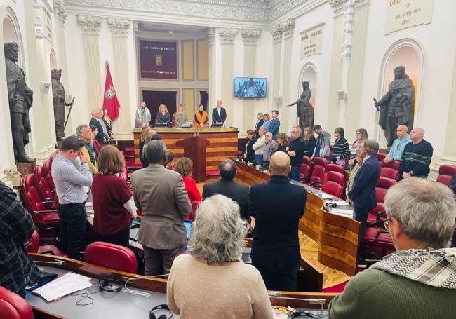 Minuto de silencio en el pleno de Juntas Generales de Álava.