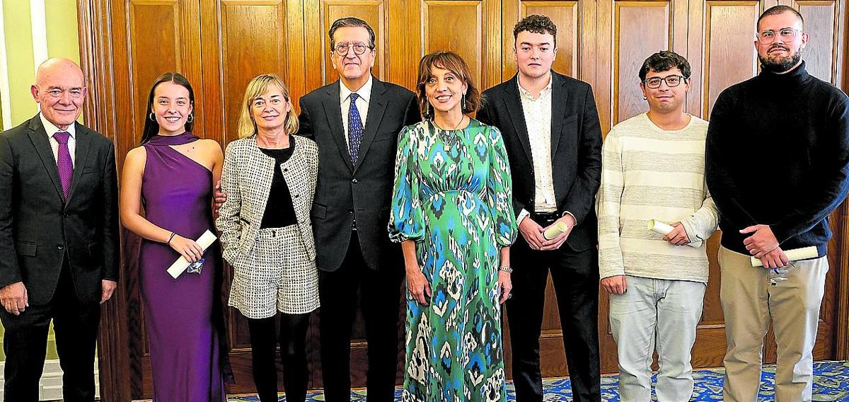 Juan Ignacio Pérez Iglesias, Amaia Oficialdegui, Teresa Cobo, Enrique de Ybarra, Eva Ferreira, Pablo Sanz Moreno, Carlos Oyanguren y Sócrates Sánchez.