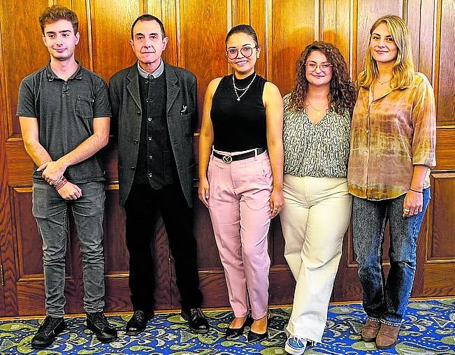 Ignacio Serrano, Txebi Merino, Rochell de Oro, Naroa Ascunce y Alin Blanco. 