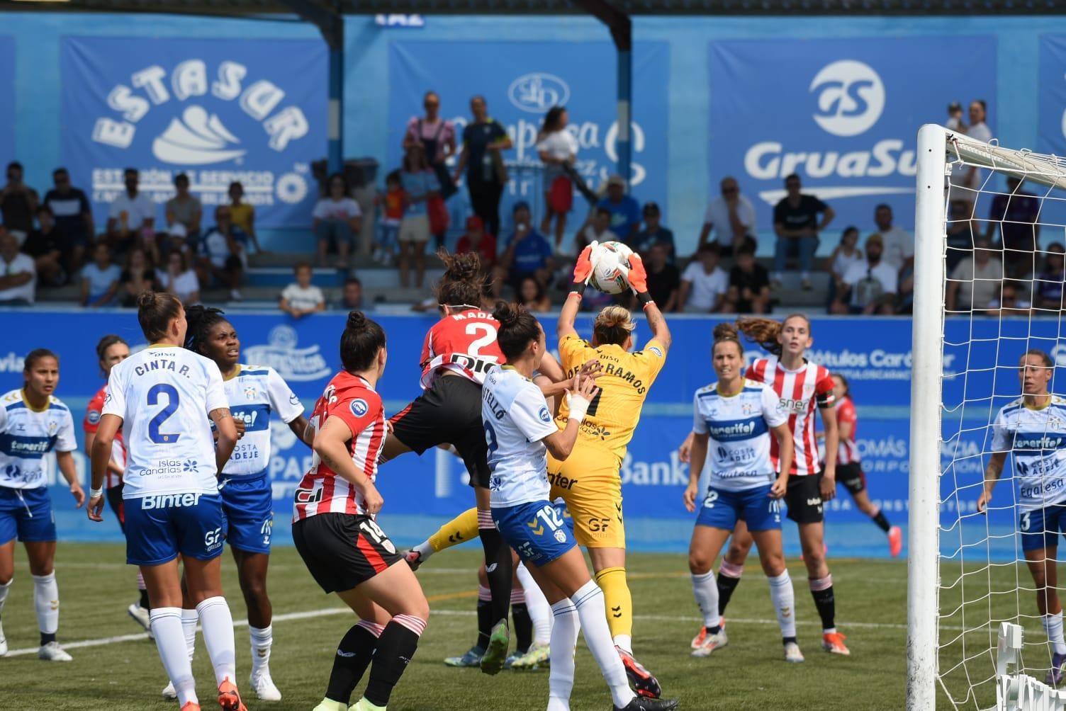 Las rojiblancas presionaron sin éxito a las insulares en el tramo final del encuentro.