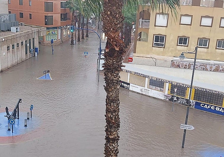 Calles anegadas en Puerto de Mazarrón.