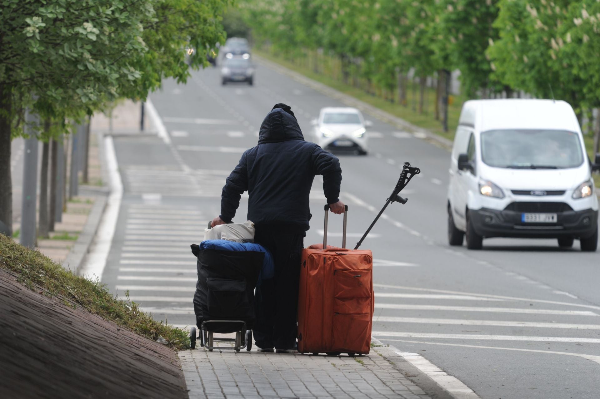 Una persona sin recursos se dirige al CMAS en busca de refugio.