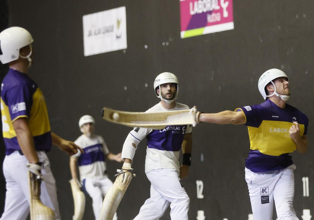 Basque suelta una coartada en el Jai Alai de Gernika.