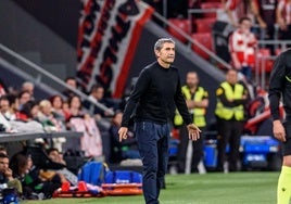 Valverde pide explicaciones durante el partido ante el Betis.