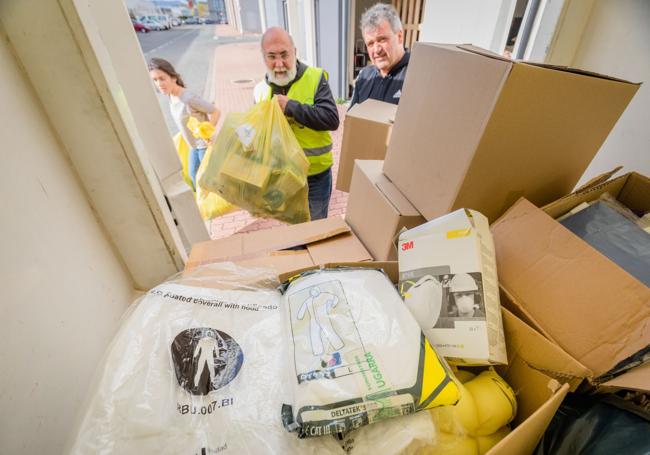 La firma Gesmatik aporta material al Banco de Alimentos de Álava.