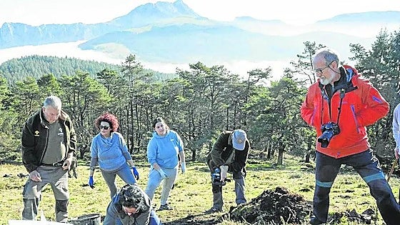 Recuperan los restos de un combatiente de la Guerra Civil en Abadiño