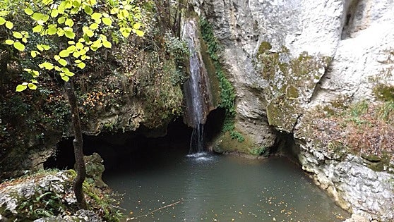 Al abrigo de la cascada de Aguaque