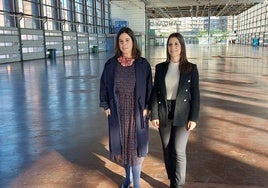 La concejala del Ayuntamiento de Durango, y presidenta de Astarloa Kulturgintza, Paule Sánchez, junto a la impulsora de este evento, Tania Santos.